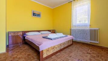 Apartment (A1) | 2 bedrooms, desk, soundproofing, iron/ironing board