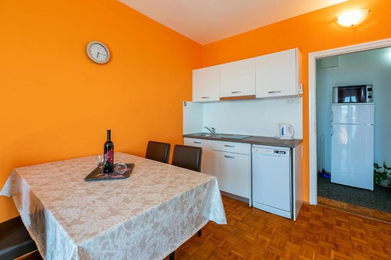 Apartment (A1) | Private kitchen | Fridge, microwave, stovetop, dishwasher
