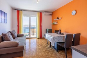 Apartment (A1) | Dining