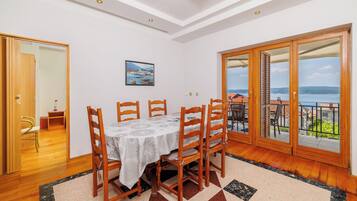 Apartment (A1) | Dining