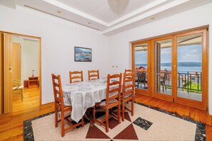 Apartment (A1) | Dining