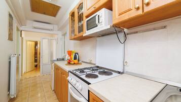 Apartment (A1) | Private kitchen | Fridge, oven, stovetop, espresso maker