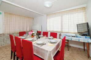 Apartment (A1) | Dining