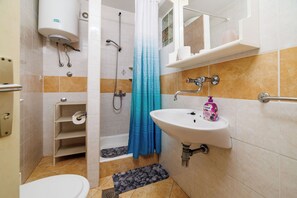 Apartment (A1) | Badezimmer | Dusche, Handtücher