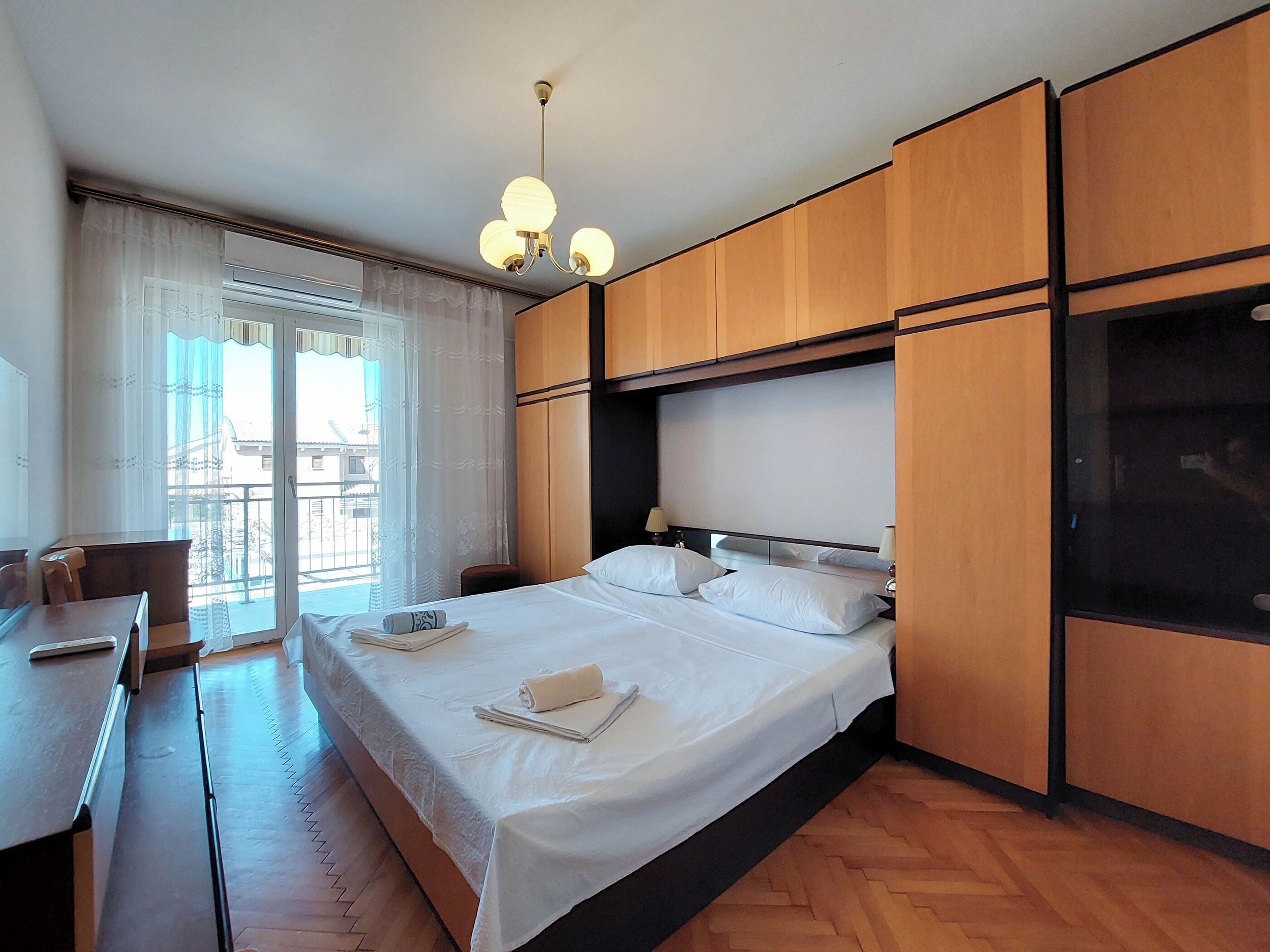 2 habitaciones, tabla de planchar con plancha y wifi gratis 