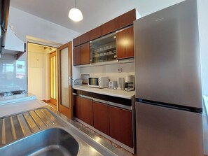 Apartment (A1) | Private kitchen | Fridge, microwave, oven, stovetop