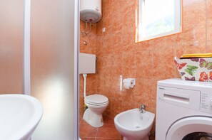 Bathroom - House Nado (Krsan)