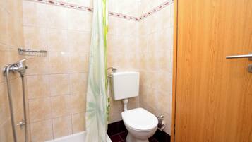 Studio (A2) | Bathroom