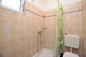 Studio (A2) | Bathroom | Shower - Apartments Vladislav (Opatija)