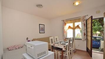 Apartment (A1) | Dining