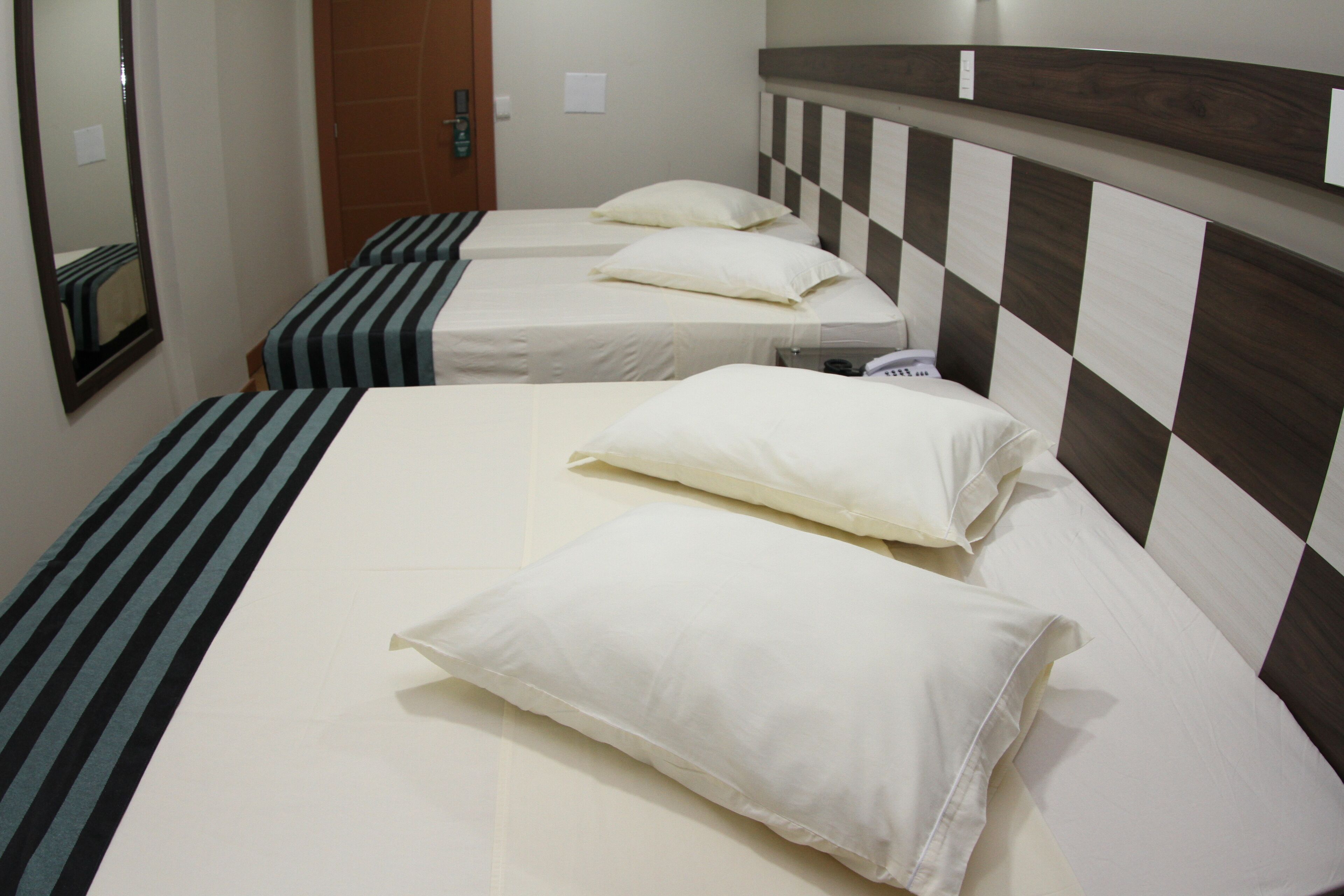 triple room | minibar, desk, free cots/infant beds, free wifi