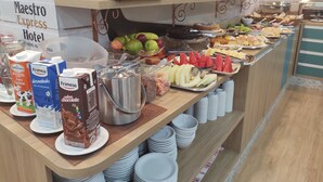 A buffet with various food items and beverages, including fruits, desserts, and dairy products. - Hotel Maestro Express (Francisco Beltrao)