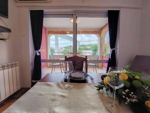 Apartment (A2) | Dining