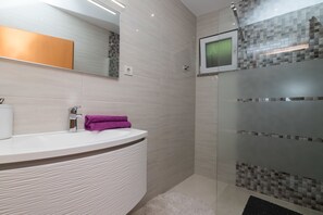 Appartement (A2) | Badkamer