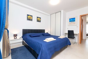 3 bedrooms, in-room safe, iron/ironing board, free WiFi