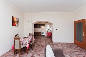 Apartment (A1) | Dining