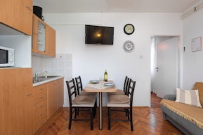 Studio (A2) | Private kitchen | Fridge, microwave, stovetop, espresso maker - Apartments Lavanda-kate (Krk)