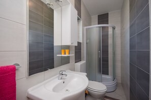 Bathroom | Shower