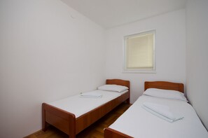 5 bedrooms, free WiFi, bed sheets