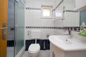 Bathroom - Apartments Dunja (Malinska-Dubasnica)