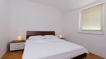 5 bedrooms, free WiFi, bed sheets