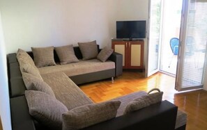 Living room | TV - Apartments Dunja (Malinska-Dubasnica)