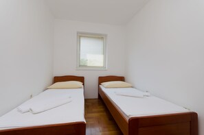 5 間臥室、免費無線上網、床單