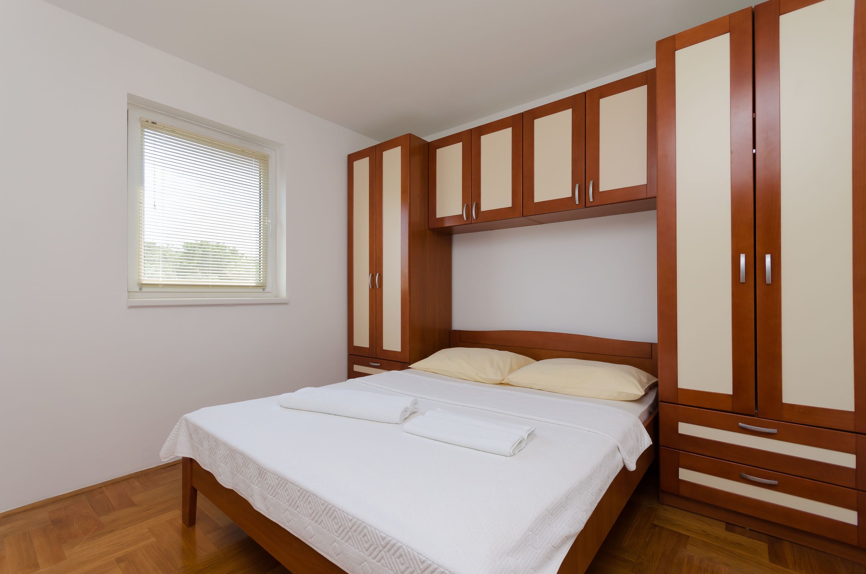 5 kamar tidur, Wi-Fi gratis, dan seprai linen