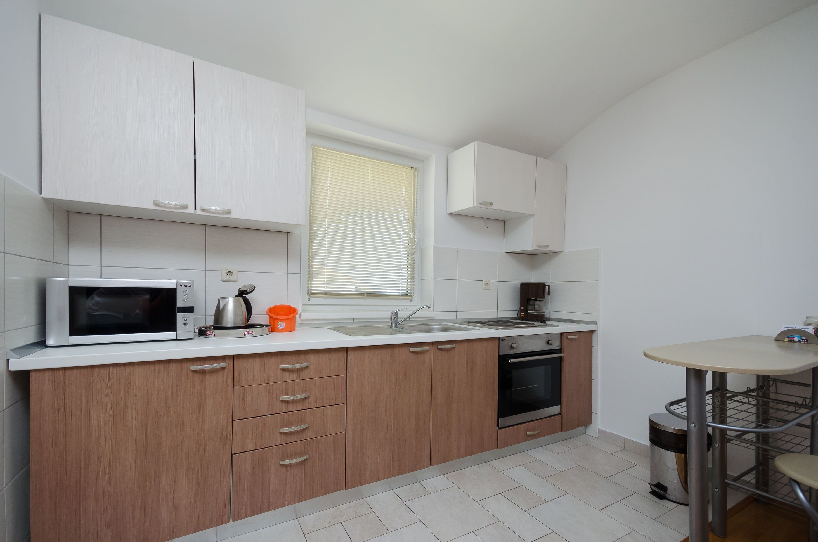 Private kitchen | Fridge, microwave, oven, stovetop