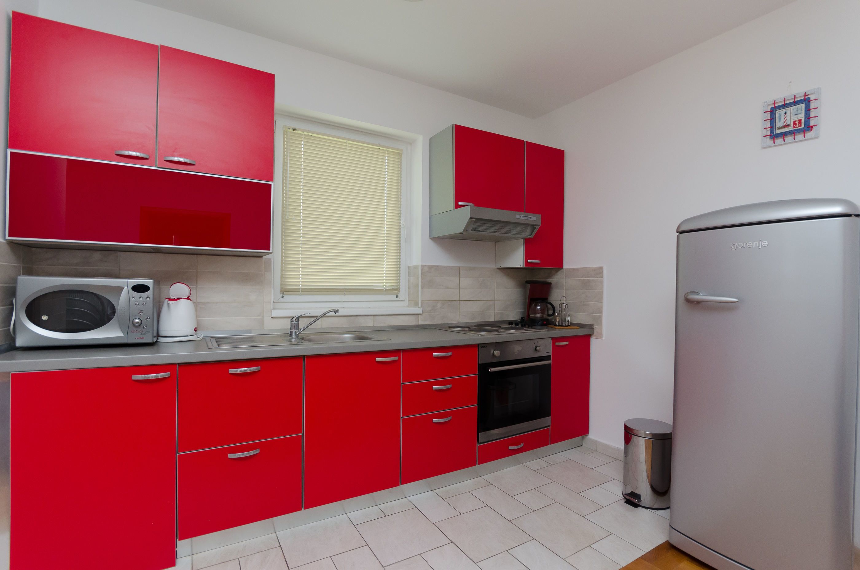 Dapur pribadi | Lemari es, microwave, oven, dan kompor