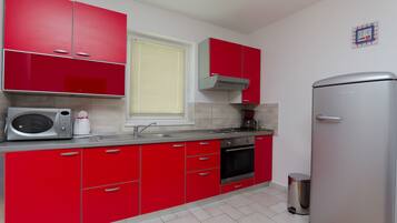 Dapur pribadi | Lemari es, microwave, oven, dan kompor