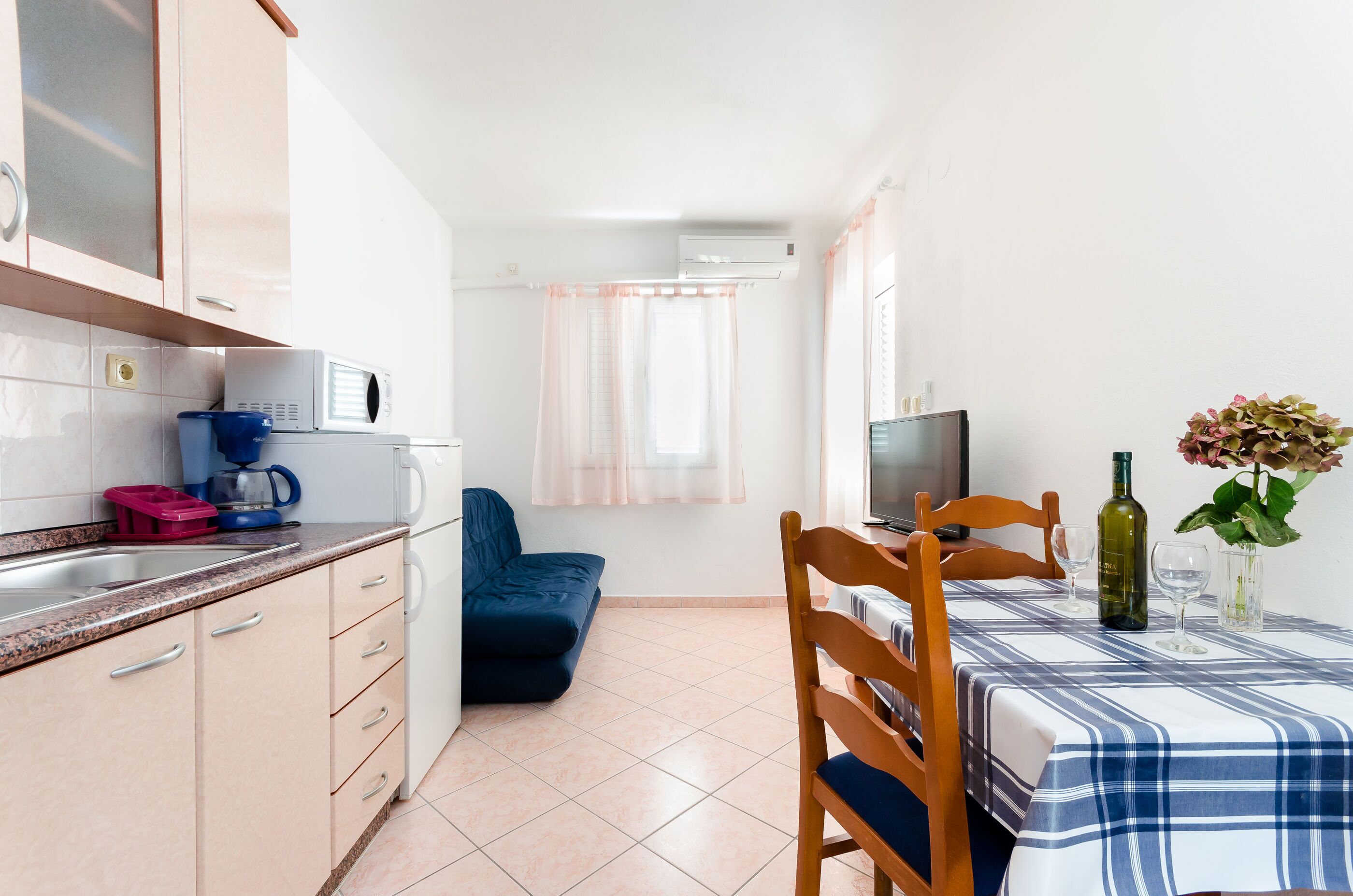 Private kitchen | Fridge, stovetop, espresso maker, electric kettle