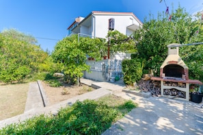 BBQ/picnic area