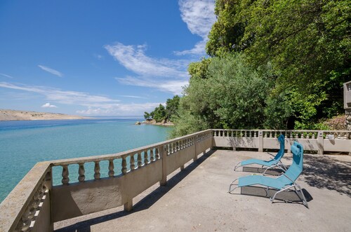 Apartments By the sea in Lopar