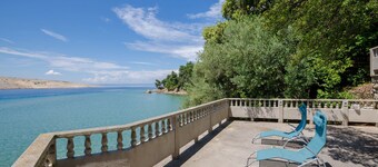 Apartments By the sea in Lopar