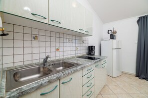 Apartment (A4) | Private kitchen