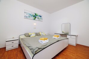 4 bedrooms, free WiFi - Apartments By the sea in Lopar (Lopar)