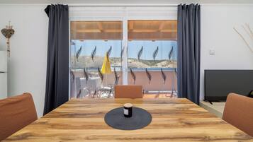 Apartment (A4) | Dining