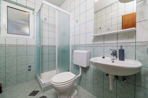 Apartment (A1) | Bathroom | Shower - Apartments By the sea in Lopar (Lopar)