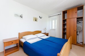 2 bedrooms, iron/ironing board, free WiFi