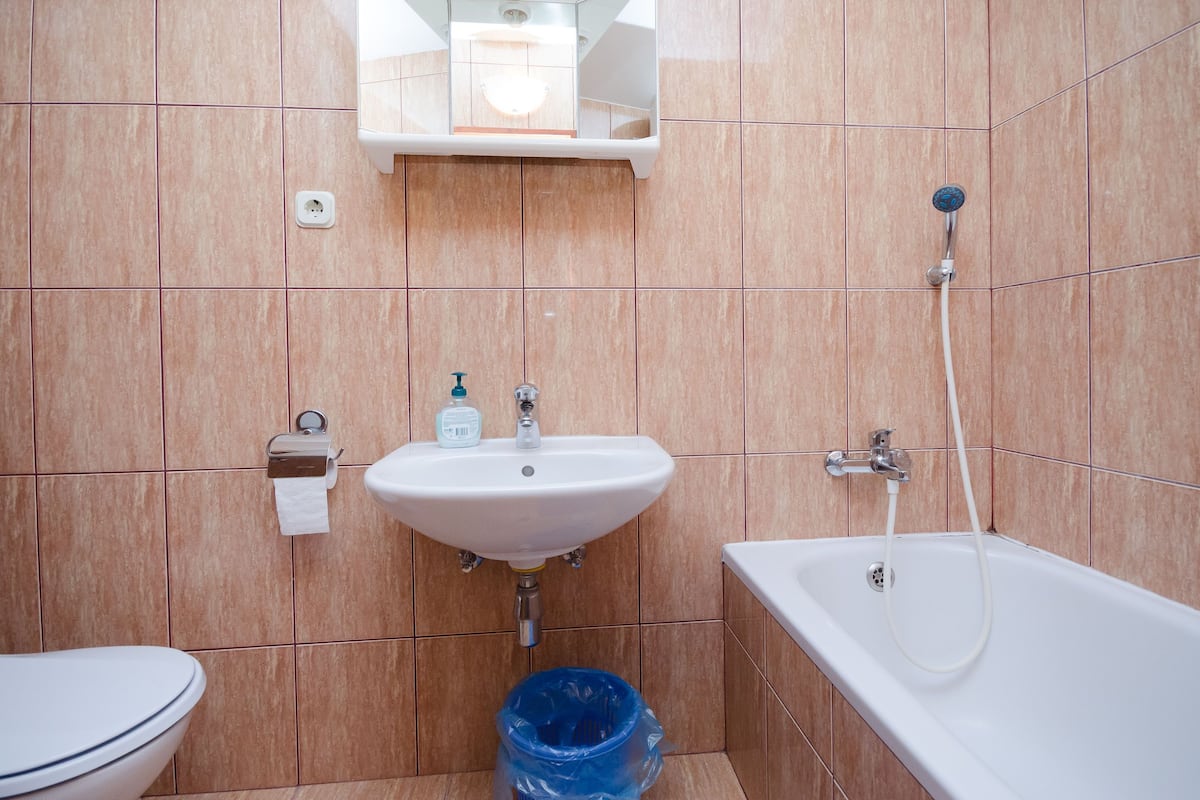 Bathroom | Shower