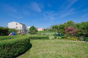Courtyard - Apartments Boza (Lopar)