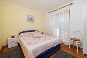 Room (S1) | 4 bedrooms, free WiFi