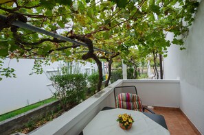 Terrace/patio - Apartments Helena (Lopar)
