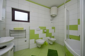 Bathroom | Shower