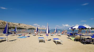 Una spiaggia nelle vicinanze