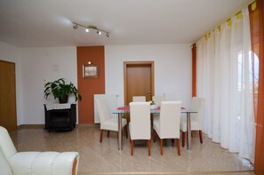 Dining - Apartments Mirjana (Lopar)
