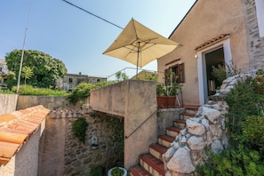 Building design - House v (Lopar)