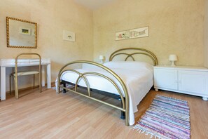 House | 2 bedrooms, in-room safe, iron/ironing board, free WiFi - House v (Lopar)