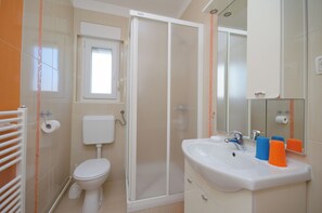 客房 (S1) | 浴室 | 淋浴設備、毛巾、肥皂、衛生紙
